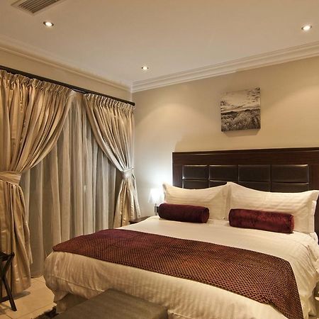 L'Eola Suites Абуджа Стая снимка