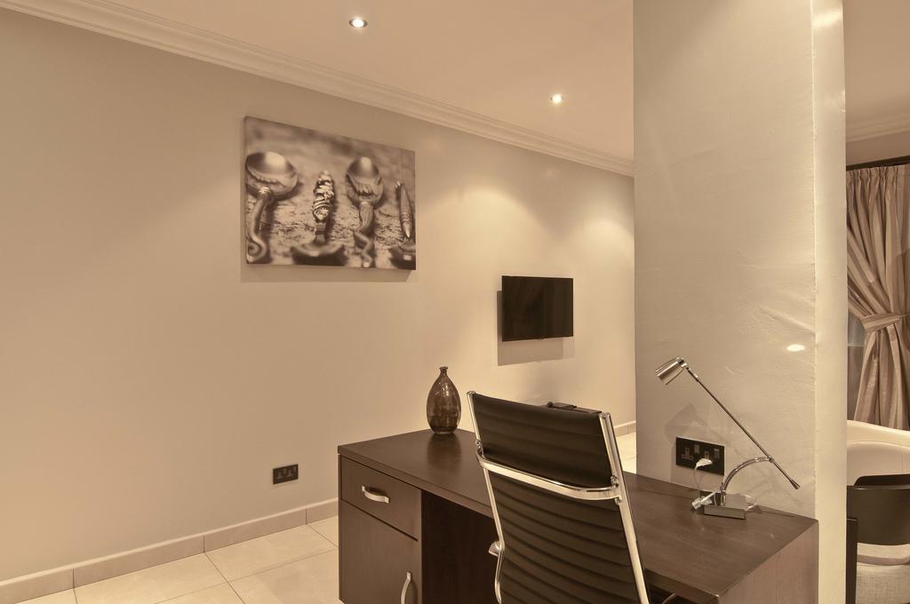 L'Eola Suites Абуджа Стая снимка
