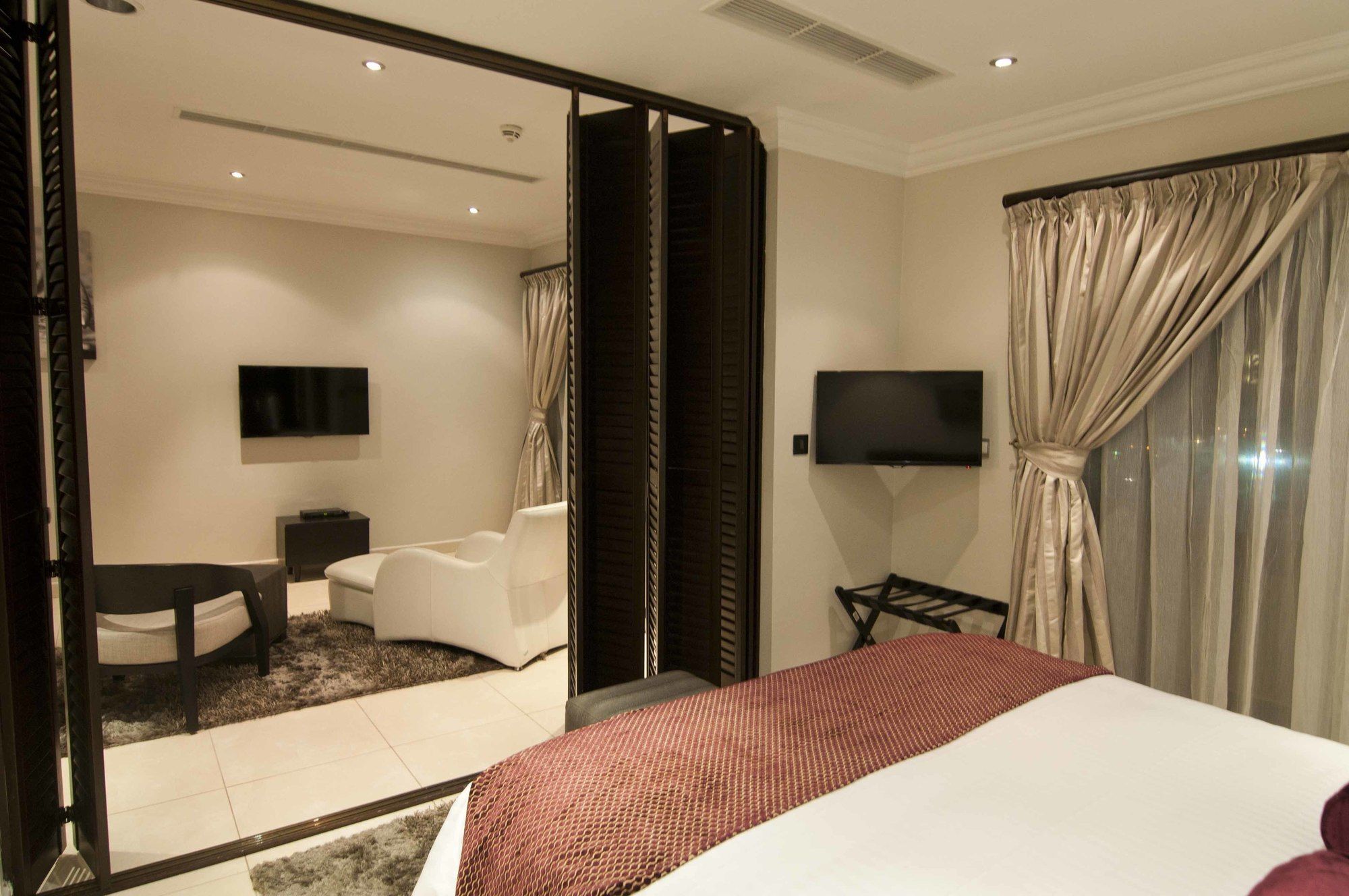 L'Eola Suites Абуджа Екстериор снимка