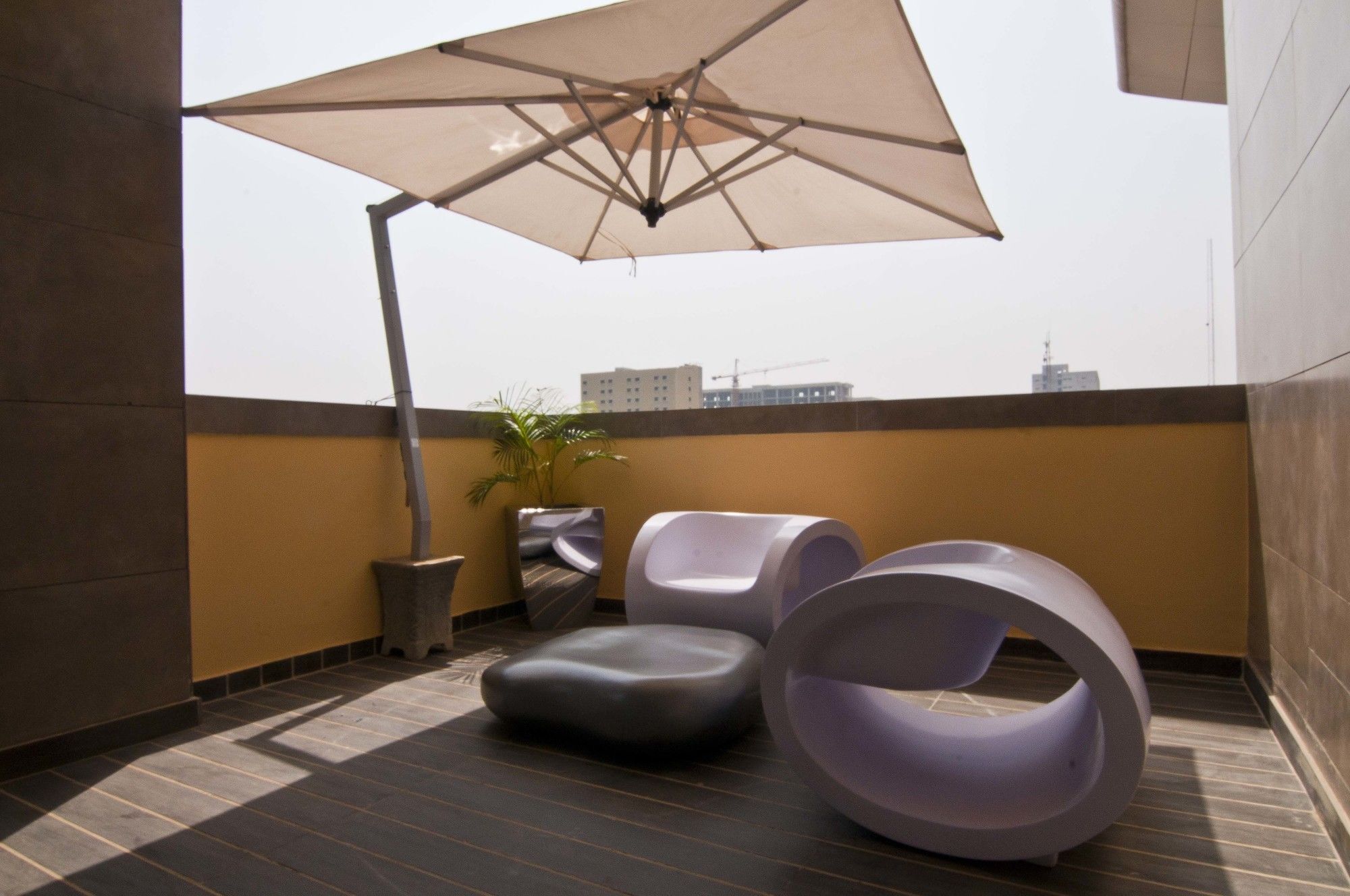 L'Eola Suites Абуджа Екстериор снимка