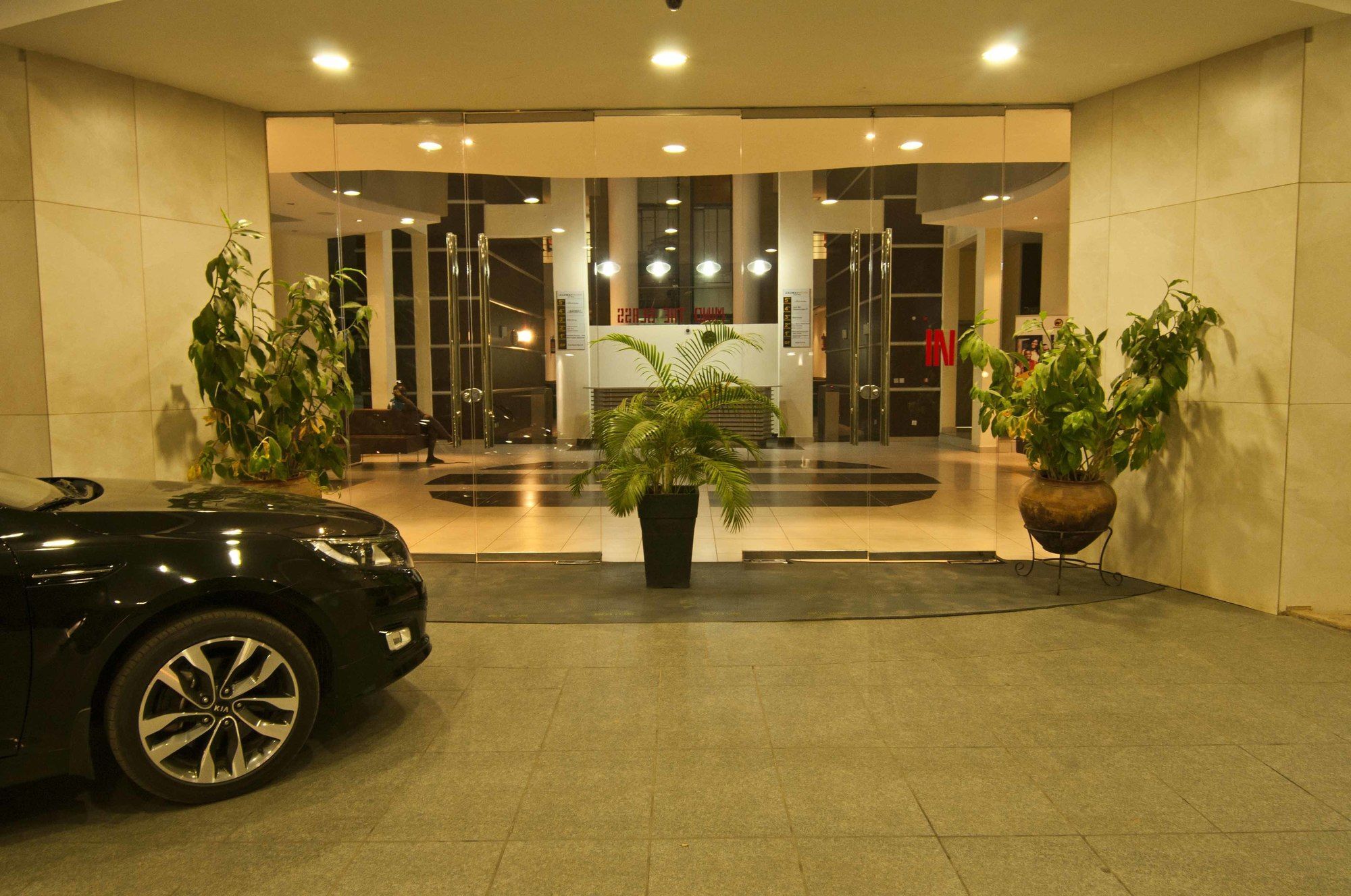 L'Eola Suites Абуджа Екстериор снимка