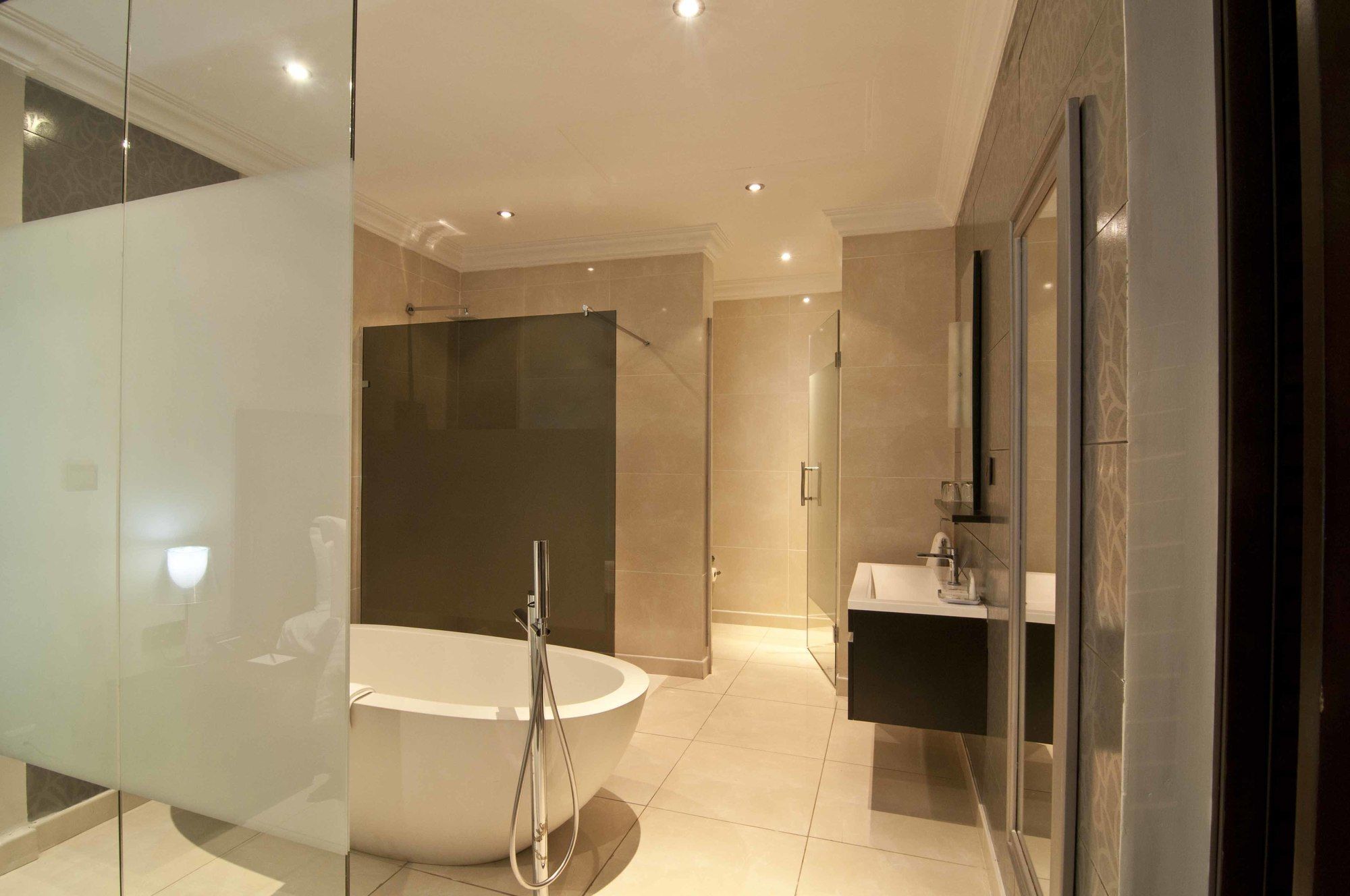 L'Eola Suites Абуджа Екстериор снимка