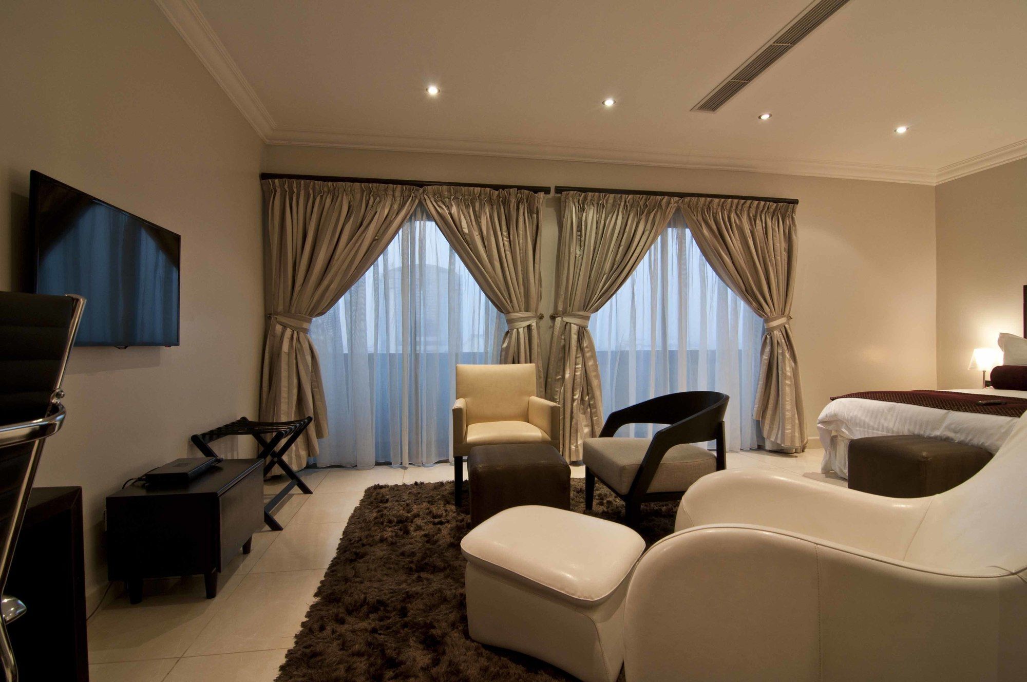 L'Eola Suites Абуджа Екстериор снимка