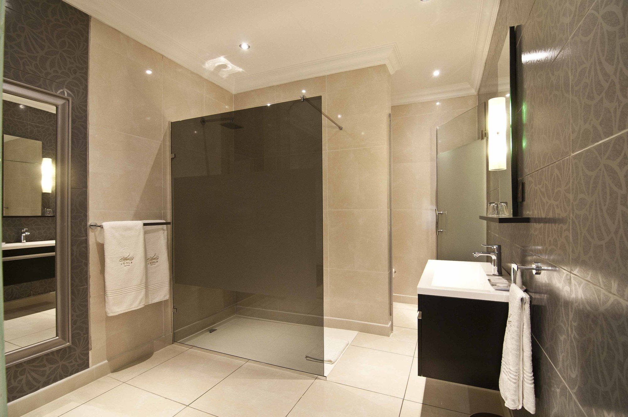 L'Eola Suites Абуджа Екстериор снимка